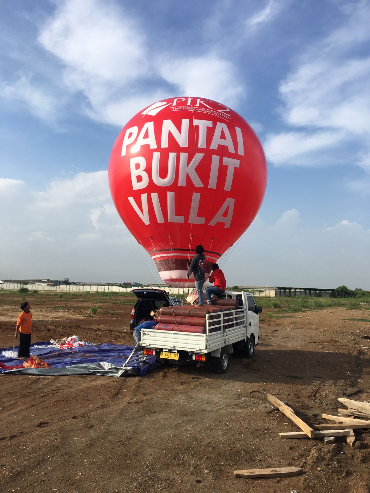 Pemasangan Balon Udara promosi di Kawasan PIK 2